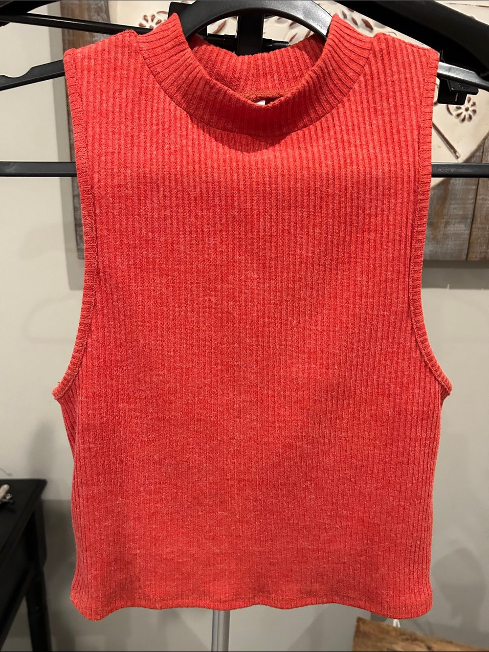 glam Woman’s Sleeveless Ribbed Mock Neck Crop Top / Size Small